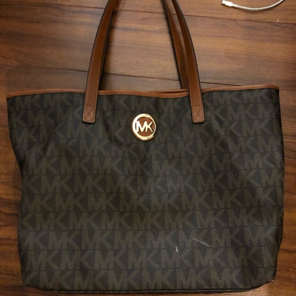 Michael Kors Handbags - Micheal kors purse